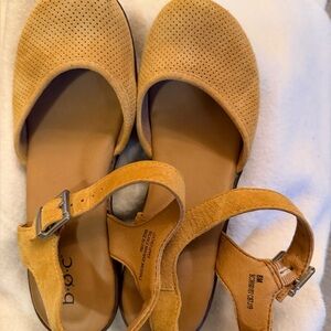 b.o.c. Women's Mustard leather shoe